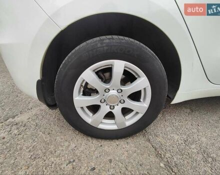 Белый Киа Сид, объемом двигателя 1.58 л и пробегом 149 тыс. км за 11900 $, фото 24 на Automoto.ua