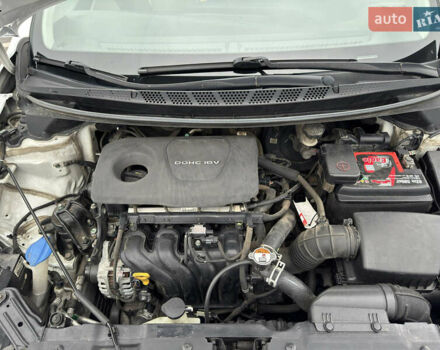 Білий Кіа Сід, об'ємом двигуна 1.59 л та пробігом 147 тис. км за 13300 $, фото 48 на Automoto.ua