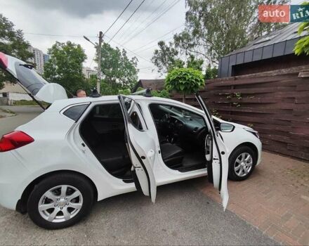 Белый Киа Сид, объемом двигателя 1.58 л и пробегом 149 тыс. км за 11900 $, фото 3 на Automoto.ua