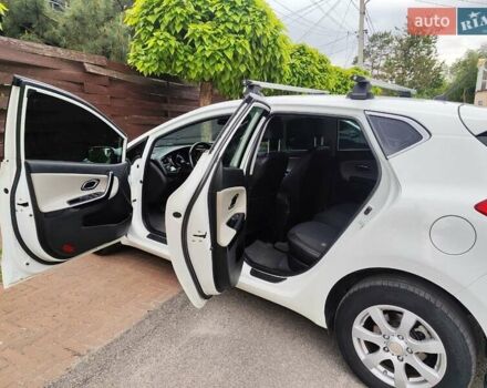 Белый Киа Сид, объемом двигателя 1.58 л и пробегом 149 тыс. км за 11900 $, фото 1 на Automoto.ua