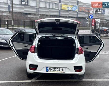 Білий Кіа Сід, об'ємом двигуна 1.59 л та пробігом 147 тис. км за 13300 $, фото 15 на Automoto.ua