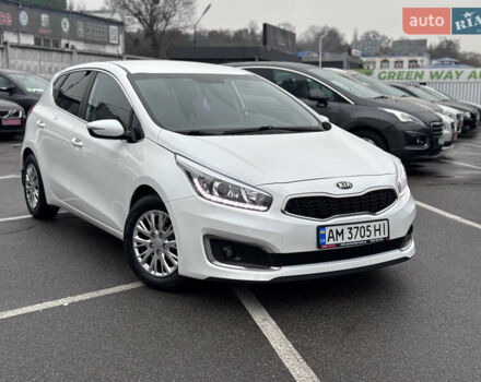 Білий Кіа Сід, об'ємом двигуна 1.59 л та пробігом 147 тис. км за 13300 $, фото 13 на Automoto.ua