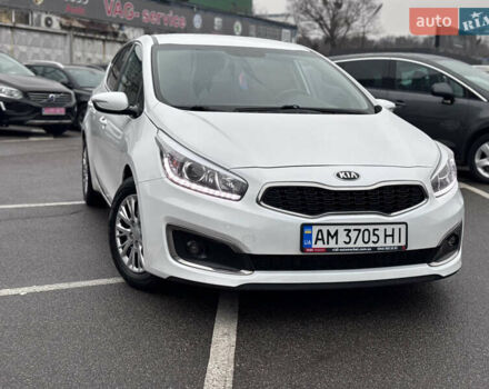 Білий Кіа Сід, об'ємом двигуна 1.59 л та пробігом 147 тис. км за 13300 $, фото 12 на Automoto.ua