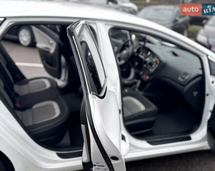 Білий Кіа Сід, об'ємом двигуна 1.59 л та пробігом 147 тис. км за 13300 $, фото 14 на Automoto.ua