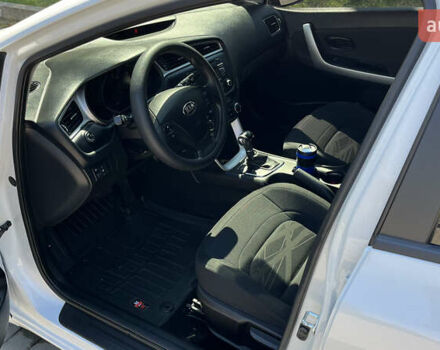 Кіа Сід 2018 у Запоріжжя на Automoto.ua Білий Кіа Сід, об'ємом двигуна 1.59 л та пробігом 56 тис. км за 15000 $, фото 13 на Automoto.ua