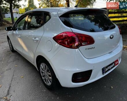 Білий Кіа Сід, об'ємом двигуна 1.6 л та пробігом 101 тис. км за 13640 $, фото 8 на Automoto.ua