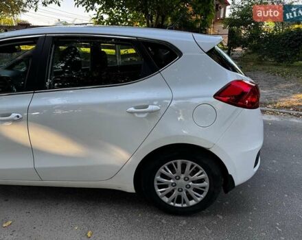 Білий Кіа Сід, об'ємом двигуна 1.6 л та пробігом 101 тис. км за 13640 $, фото 10 на Automoto.ua