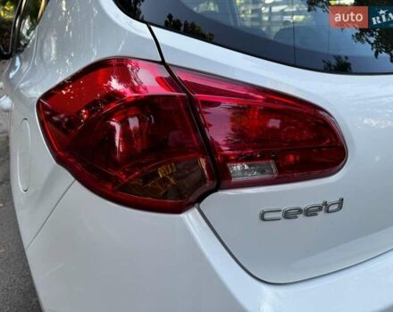 Білий Кіа Сід, об'ємом двигуна 1.6 л та пробігом 101 тис. км за 13640 $, фото 9 на Automoto.ua