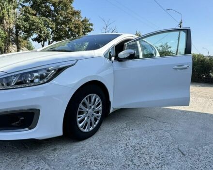 Белый Киа Сид, объемом двигателя 0 л и пробегом 100 тыс. км за 12300 $, фото 2 на Automoto.ua