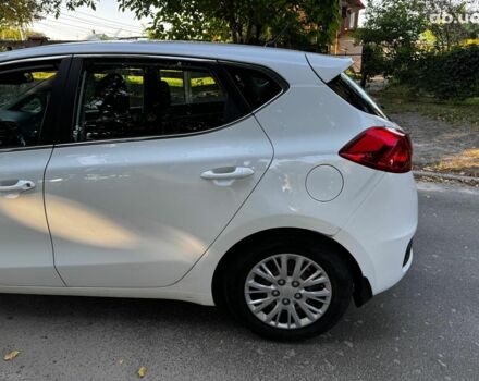 Білий Кіа Сід, об'ємом двигуна 1.6 л та пробігом 101 тис. км за 13640 $, фото 10 на Automoto.ua