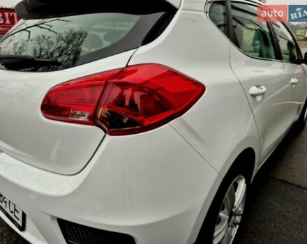 Білий Кіа Сід, об'ємом двигуна 1.6 л та пробігом 100 тис. км за 13999 $, фото 19 на Automoto.ua
