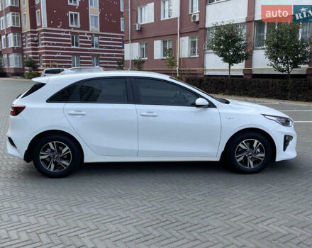 Белый Киа Сид, объемом двигателя 1.59 л и пробегом 107 тыс. км за 12350 $, фото 27 на Automoto.ua