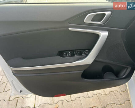 Білий Кіа Сід, об'ємом двигуна 1.37 л та пробігом 37 тис. км за 12700 $, фото 8 на Automoto.ua