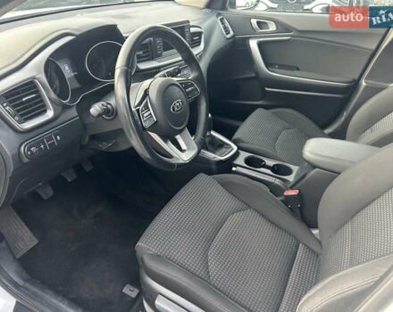 Білий Кіа Сід, об'ємом двигуна 1.37 л та пробігом 37 тис. км за 12700 $, фото 4 на Automoto.ua