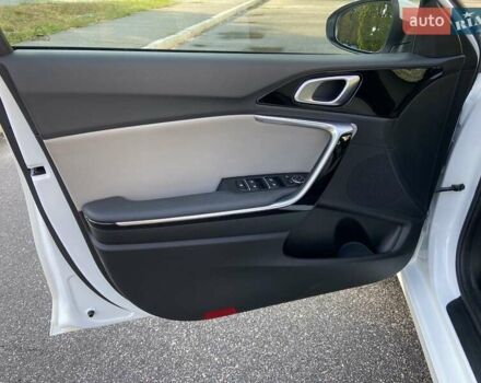 Белый Киа Сид, объемом двигателя 1.59 л и пробегом 53 тыс. км за 16400 $, фото 13 на Automoto.ua