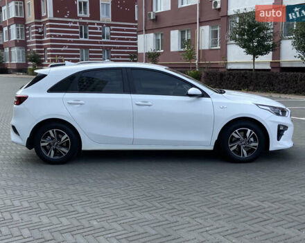 Белый Киа Сид, объемом двигателя 1.59 л и пробегом 107 тыс. км за 12350 $, фото 8 на Automoto.ua
