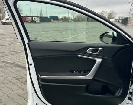 Белый Киа Сид, объемом двигателя 1.59 л и пробегом 76 тыс. км за 16300 $, фото 7 на Automoto.ua