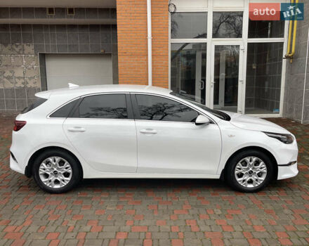 Білий Кіа Сід, об'ємом двигуна 1.6 л та пробігом 30 тис. км за 18900 $, фото 4 на Automoto.ua