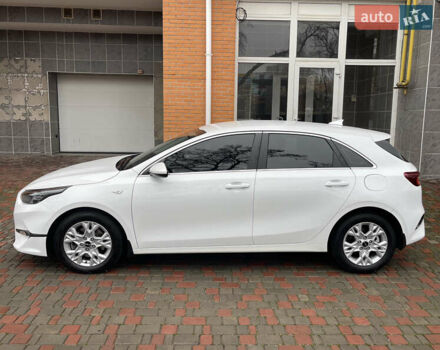 Білий Кіа Сід, об'ємом двигуна 1.6 л та пробігом 30 тис. км за 18900 $, фото 3 на Automoto.ua
