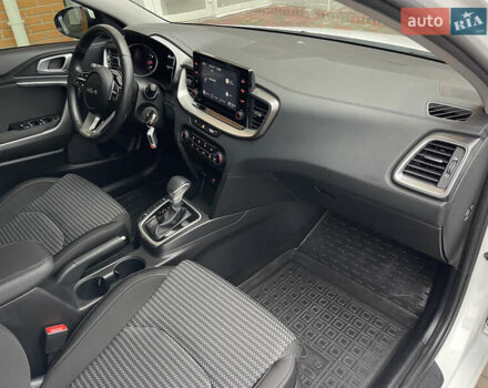 Білий Кіа Сід, об'ємом двигуна 1.6 л та пробігом 30 тис. км за 18900 $, фото 29 на Automoto.ua