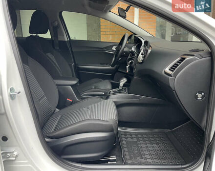 Білий Кіа Сід, об'ємом двигуна 1.6 л та пробігом 30 тис. км за 18900 $, фото 30 на Automoto.ua