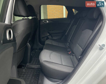 Білий Кіа Сід, об'ємом двигуна 1.6 л та пробігом 30 тис. км за 18900 $, фото 26 на Automoto.ua