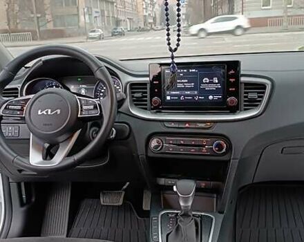 Белый Киа Сид, объемом двигателя 1.59 л и пробегом 33 тыс. км за 18100 $, фото 5 на Automoto.ua