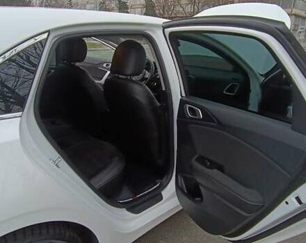 Белый Киа Сид, объемом двигателя 1.59 л и пробегом 33 тыс. км за 18100 $, фото 3 на Automoto.ua
