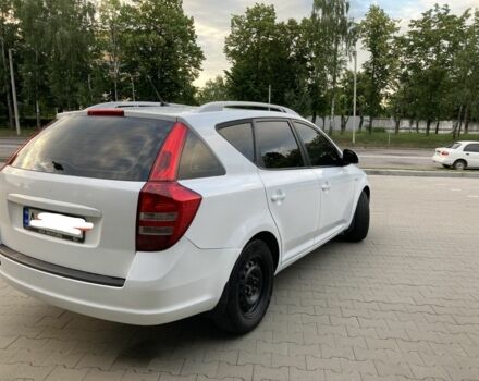 Белый Киа Сид, объемом двигателя 0 л и пробегом 320 тыс. км за 4850 $, фото 5 на Automoto.ua