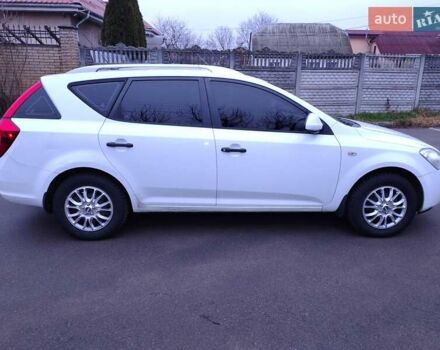 Белый Киа Сид, объемом двигателя 1.6 л и пробегом 230 тыс. км за 4999 $, фото 4 на Automoto.ua