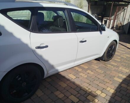 Белый Киа Сид, объемом двигателя 1.6 л и пробегом 380 тыс. км за 5700 $, фото 4 на Automoto.ua