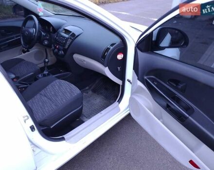 Белый Киа Сид, объемом двигателя 1.6 л и пробегом 230 тыс. км за 4999 $, фото 8 на Automoto.ua
