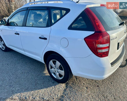 Белый Киа Сид, объемом двигателя 1.58 л и пробегом 307 тыс. км за 4950 $, фото 9 на Automoto.ua