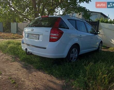 Белый Киа Сид, объемом двигателя 1.58 л и пробегом 290 тыс. км за 6200 $, фото 3 на Automoto.ua