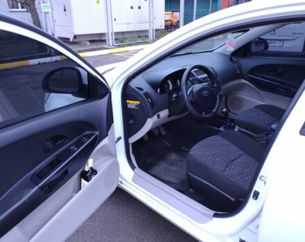 Белый Киа Сид, объемом двигателя 1.6 л и пробегом 230 тыс. км за 4999 $, фото 4 на Automoto.ua