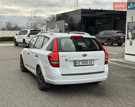 Белый Киа Сид, объемом двигателя 1.58 л и пробегом 381 тыс. км за 5200 $, фото 5 на Automoto.ua