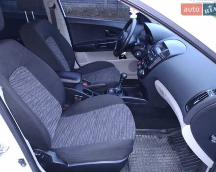 Белый Киа Сид, объемом двигателя 1.6 л и пробегом 230 тыс. км за 4999 $, фото 10 на Automoto.ua