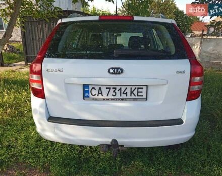 Белый Киа Сид, объемом двигателя 1.58 л и пробегом 290 тыс. км за 6200 $, фото 1 на Automoto.ua