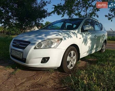 Белый Киа Сид, объемом двигателя 1.58 л и пробегом 290 тыс. км за 6200 $, фото 2 на Automoto.ua