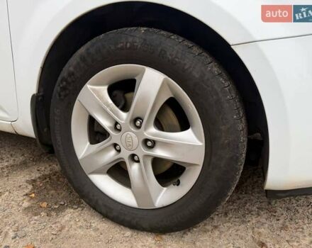 Білий Кіа Сід, об'ємом двигуна 1.4 л та пробігом 250 тис. км за 6400 $, фото 3 на Automoto.ua
