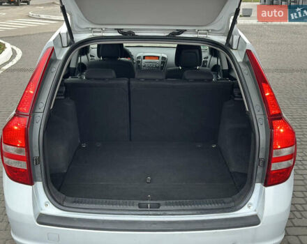 Белый Киа Сид, объемом двигателя 1.58 л и пробегом 381 тыс. км за 5200 $, фото 6 на Automoto.ua