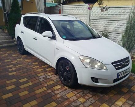 Белый Киа Сид, объемом двигателя 1.6 л и пробегом 380 тыс. км за 5700 $, фото 6 на Automoto.ua