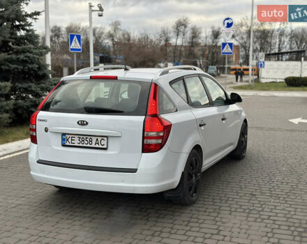 Белый Киа Сид, объемом двигателя 1.58 л и пробегом 381 тыс. км за 5200 $, фото 4 на Automoto.ua
