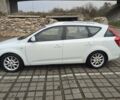 Белый Киа Сид, объемом двигателя 1.58 л и пробегом 350 тыс. км за 5000 $, фото 2 на Automoto.ua