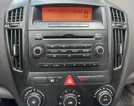 Белый Киа Сид, объемом двигателя 1.6 л и пробегом 315 тыс. км за 4900 $, фото 14 на Automoto.ua