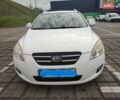 Белый Киа Сид, объемом двигателя 1.58 л и пробегом 330 тыс. км за 5000 $, фото 1 на Automoto.ua