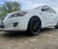 Белый Киа Сид, объемом двигателя 1.6 л и пробегом 386 тыс. км за 4800 $, фото 2 на Automoto.ua