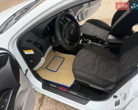 Білий Кіа Сід, об'ємом двигуна 1.4 л та пробігом 250 тис. км за 6400 $, фото 10 на Automoto.ua