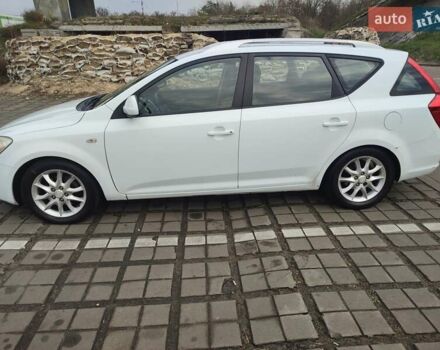 Белый Киа Сид, объемом двигателя 1.58 л и пробегом 330 тыс. км за 5000 $, фото 3 на Automoto.ua