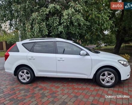 Белый Киа Сид, объемом двигателя 1.59 л и пробегом 227 тыс. км за 5999 $, фото 7 на Automoto.ua